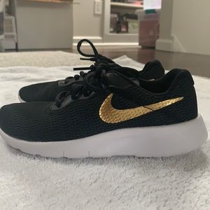 Nike gold and black Kids  Size 3 sneaker - New without tags